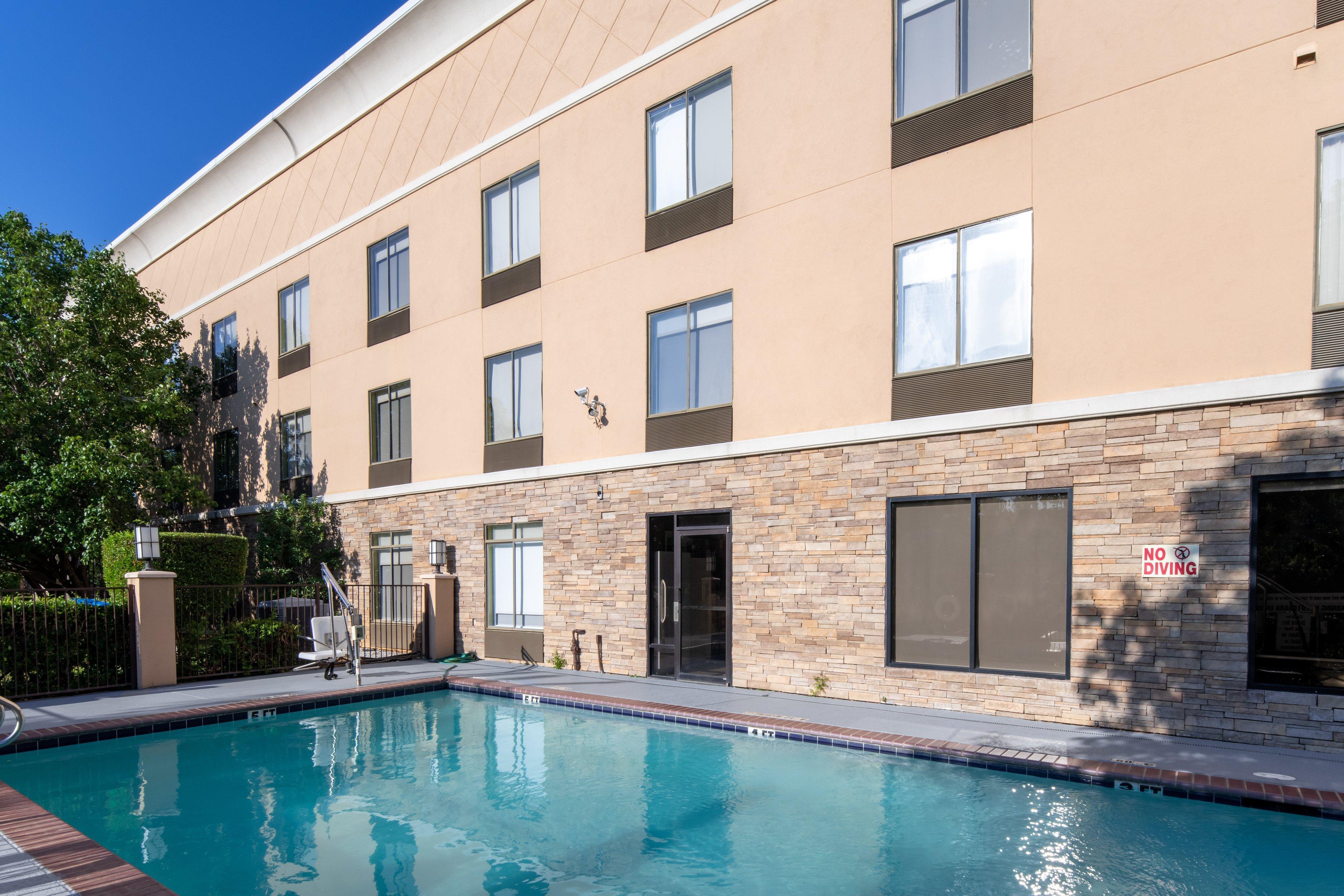 Holiday Inn Express Arlington Interstate 20 Parks Mall By Ihg Exterior foto