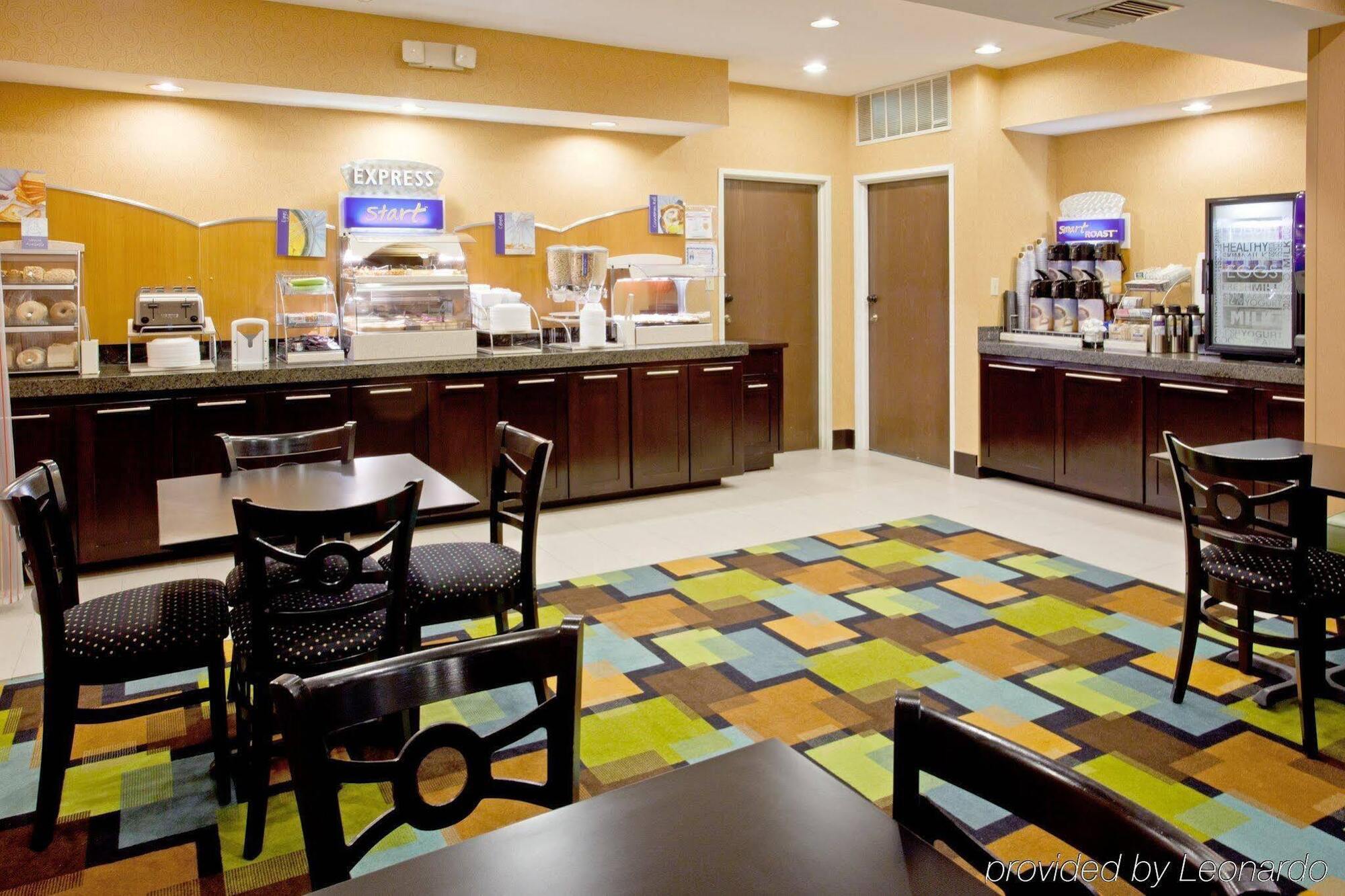 Holiday Inn Express Arlington Interstate 20 Parks Mall By Ihg Exterior foto